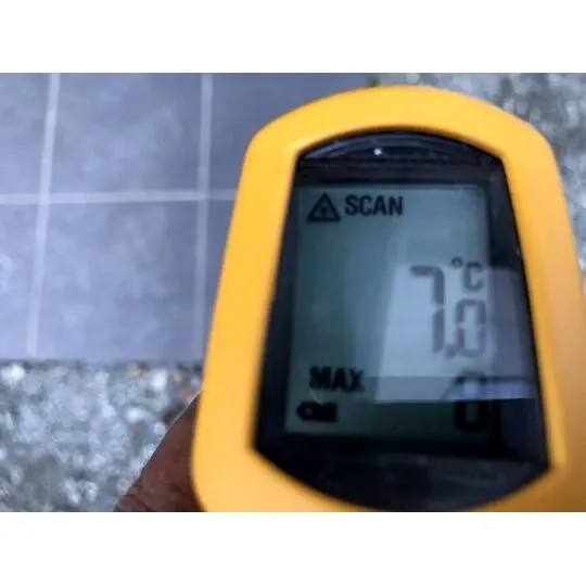 玄関前の凍結防止に床暖房を！