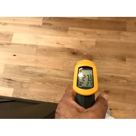 山梨の新築住宅に床暖房を設置