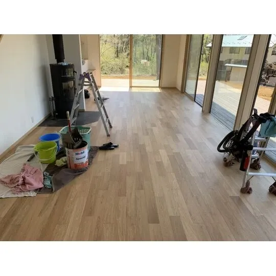 新築別荘のリビング・ダイニングに床暖房を設置